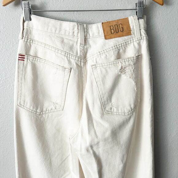 BDG High Rise Baggy Distressed Cream Color Jeans‎ women’s size 28 urban - Picture 9 of 14